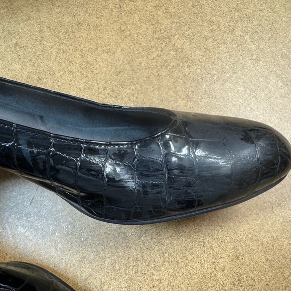 Stuart Weitzman Black Patterned Heels - Picture 2 of 7